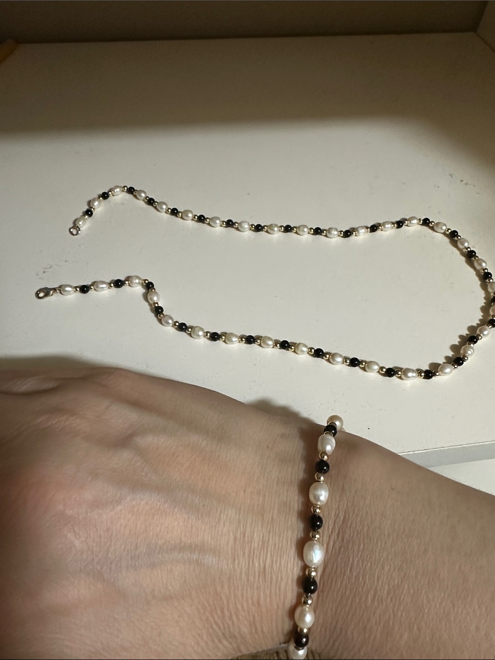 Pearl and Black Bead Women's Necklace and Bracelet Set